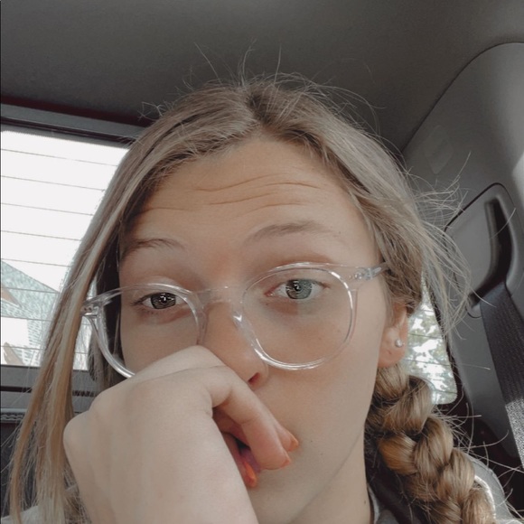 Meet your Posher, Miley - Picture 1 of 1